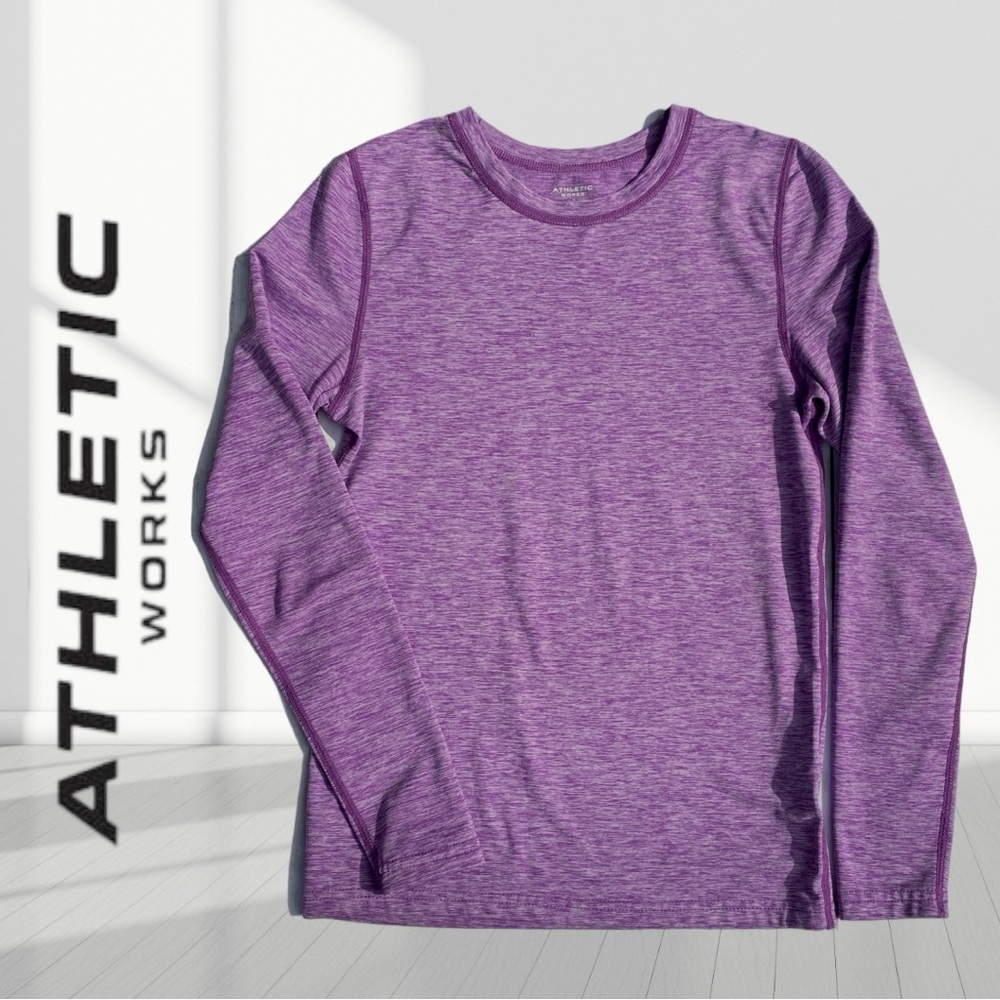 🌸3/$25🌸 
-Athletic work long sleeve